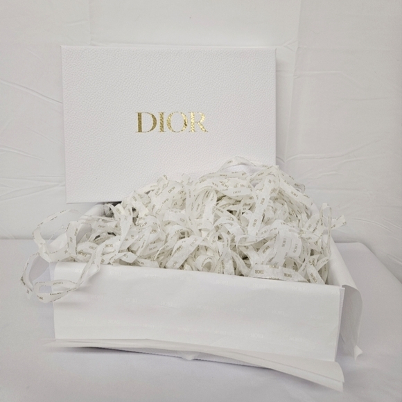 Dior White Gift Box and Tissue Paper Set with Gold Logo NWOT - Picture 1 of 6